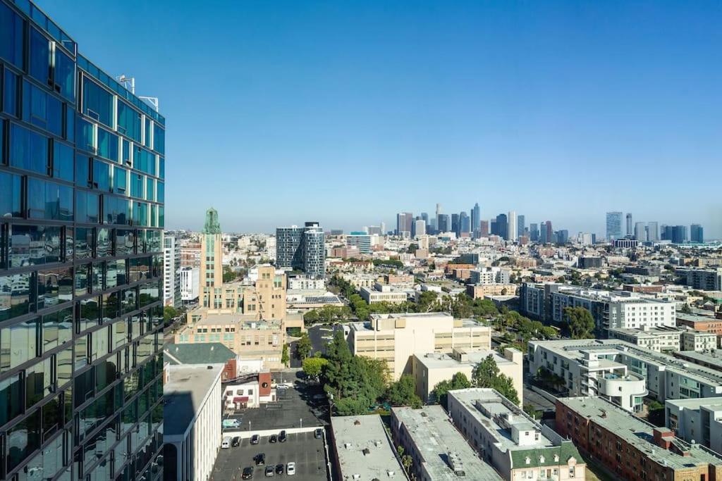 Lovely Upscale High Rise Private Parking & Pool Apartment Los Angeles Exterior photo
